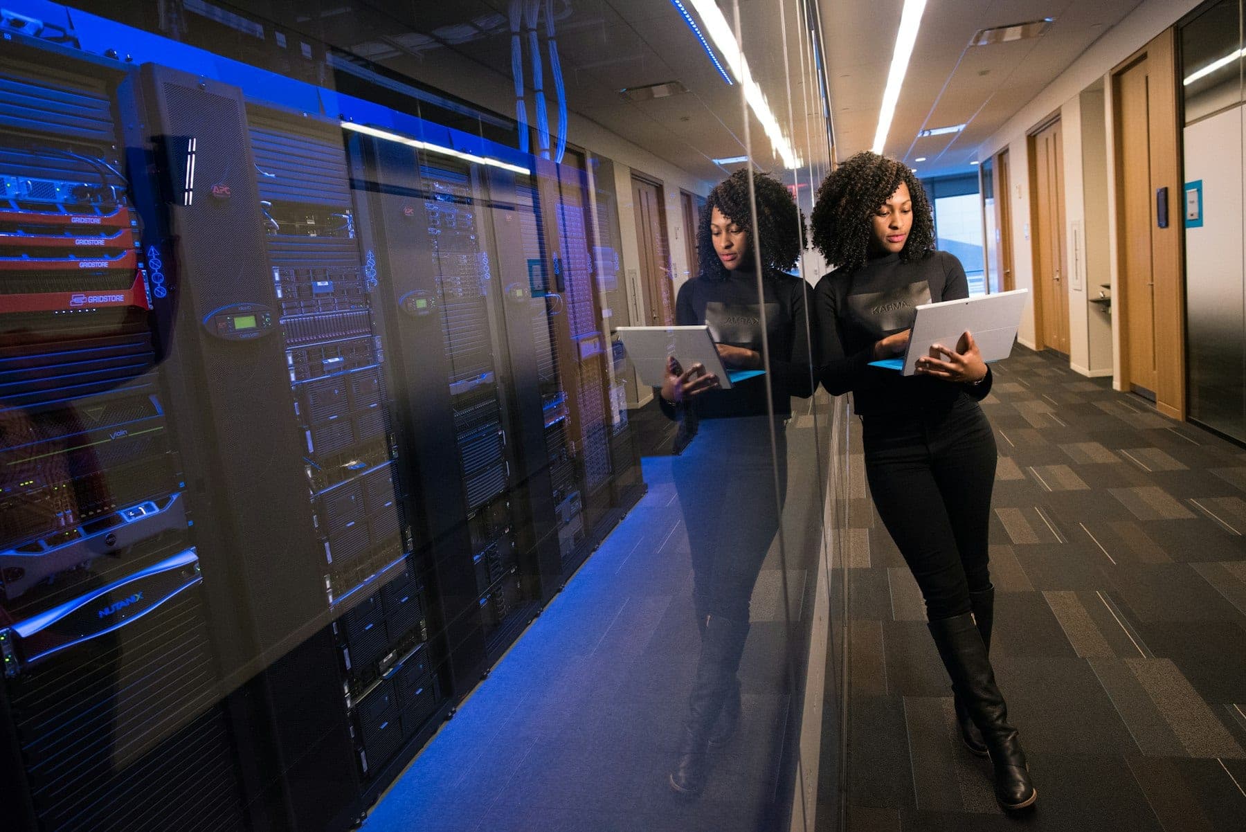 Serverruimte met netwerkapparatuur
